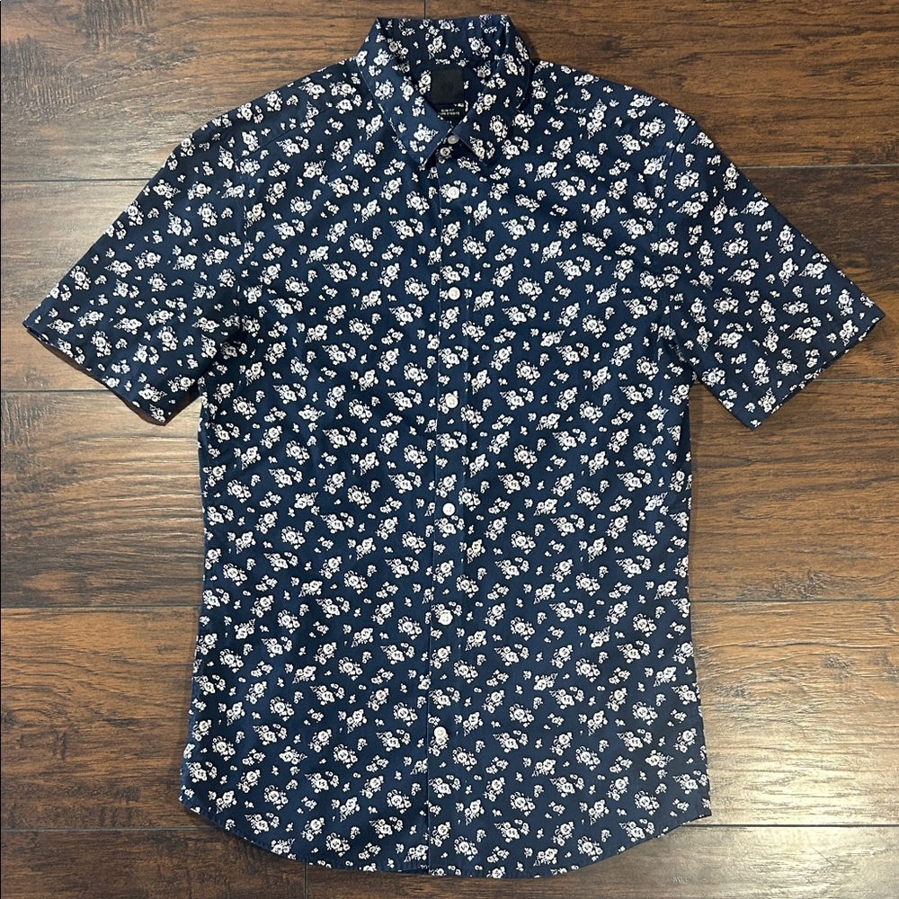 H&M Men's Navy Blue Floral Short Sleeve Button Shirt Small Slim Fit